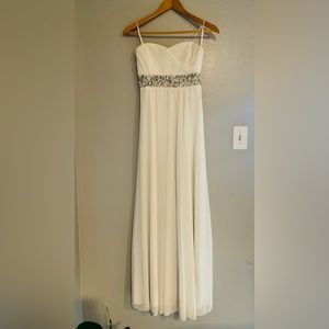 Strapless goddess white dress 🕊